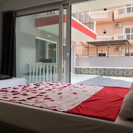 Red Luxury Aqua Aparthotel Paralía Exterior foto
